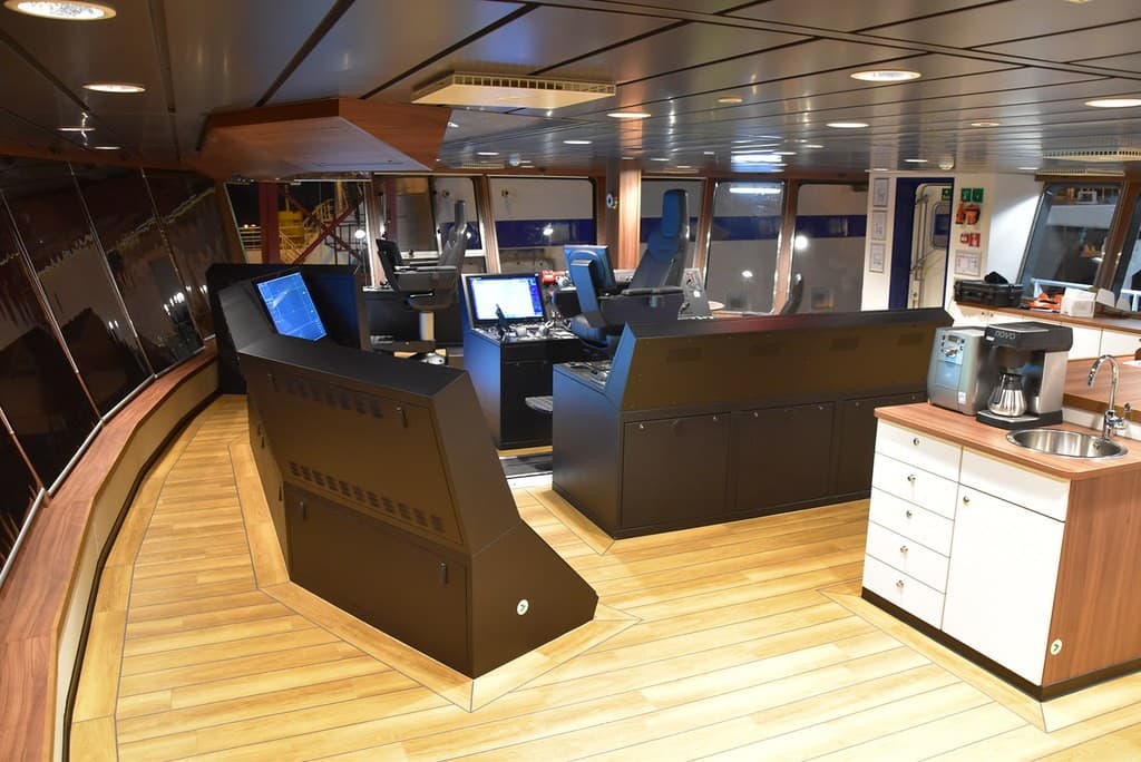 The bridge on Veidar, with the consoles and the forward windows